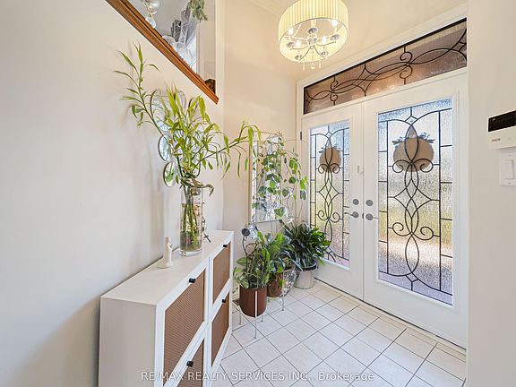 3rd image of 27 Suncrest Dr