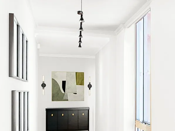 201 East 80th Street image 2 of 20