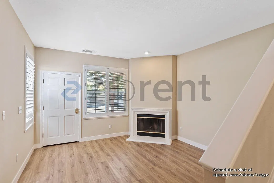 3 bed, 2.5 bath, 1300 sqft, $6,056 — Photo 3