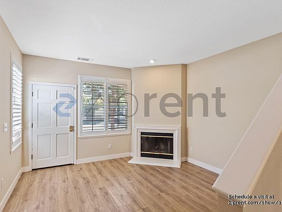 3rd image of 139 Concord Cir