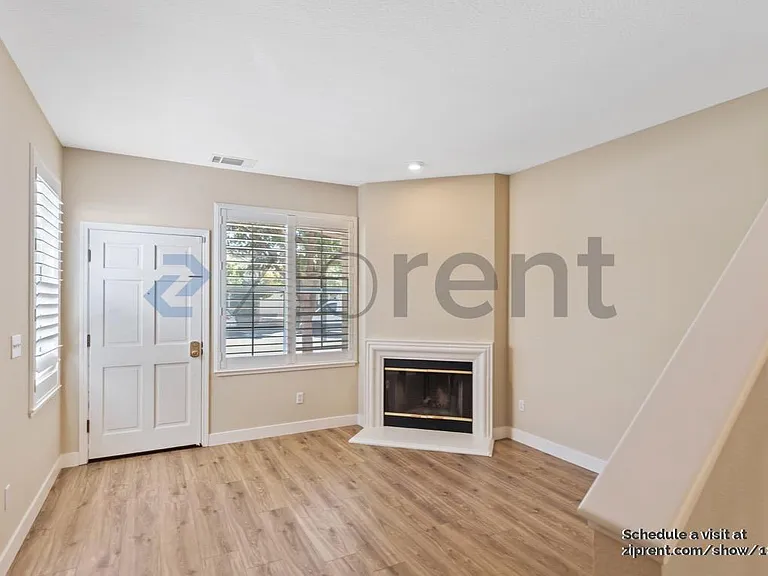 139 Concord Cir — Photo 3