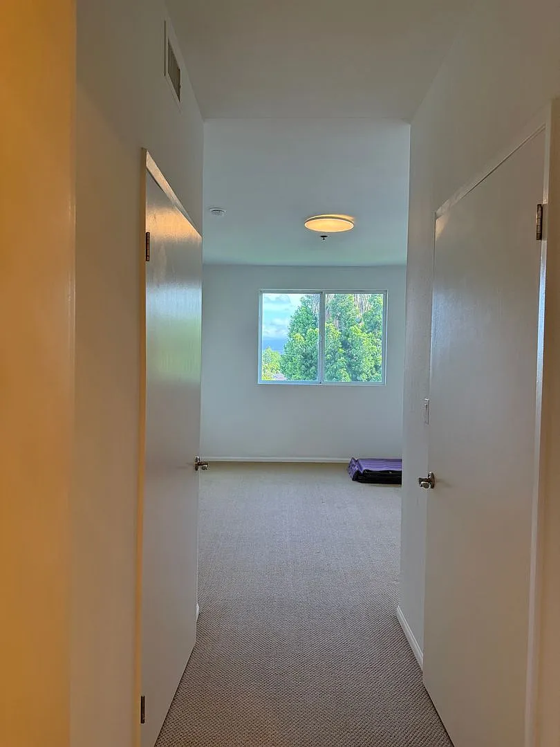 Building Photo - 13941 Sherman Way #402
