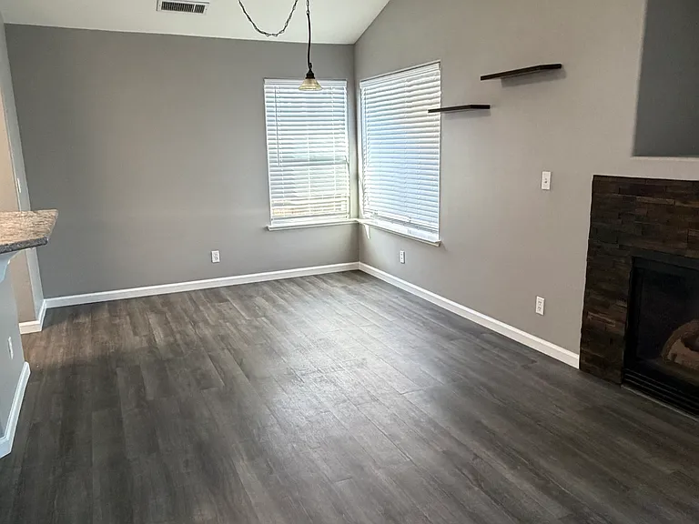 2315 Golden Ave — Photo 8