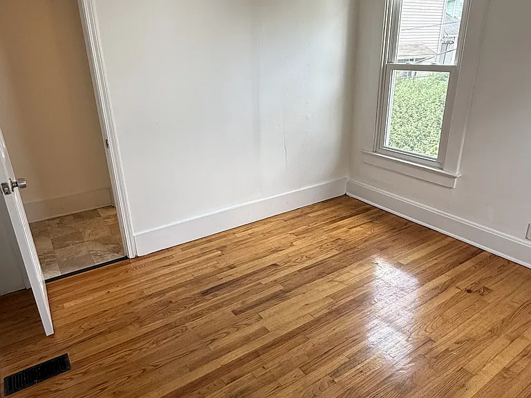 242 Hoover St — Photo 30