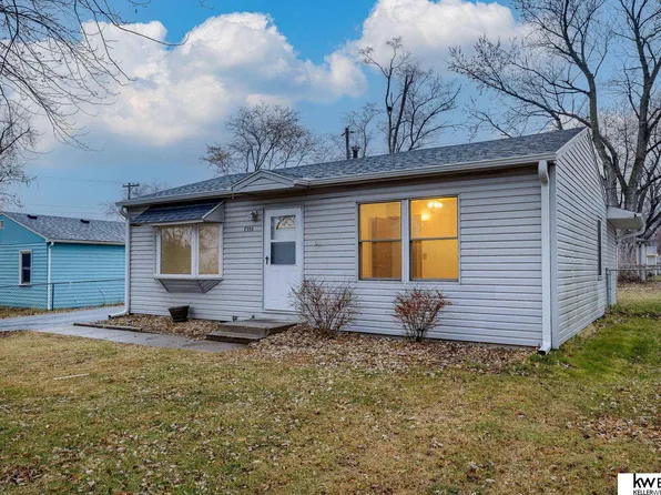 7352 La Vista Dr, La Vista, NE 68128