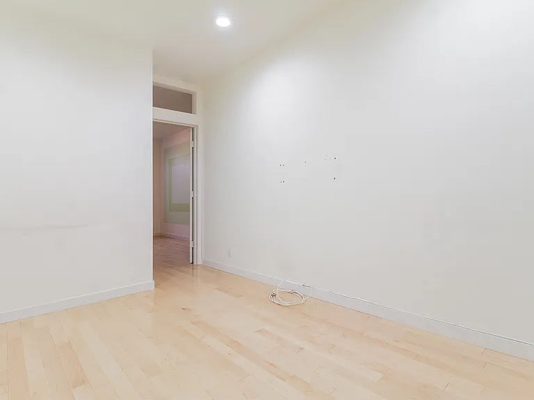 67 Jewel St #2R — Photo 6
