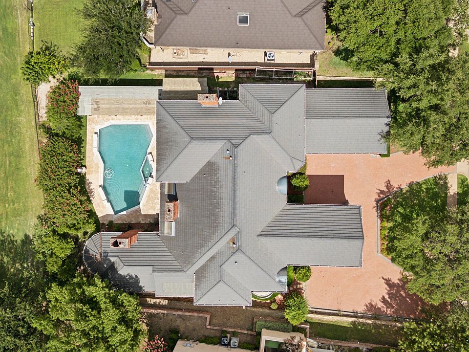 Beautiful, remodeled home in Cottonwood Valley, situated on the 16th Hole