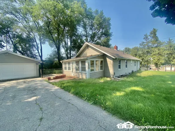 5295 E University Ave, Pleasant Hill, IA 50327