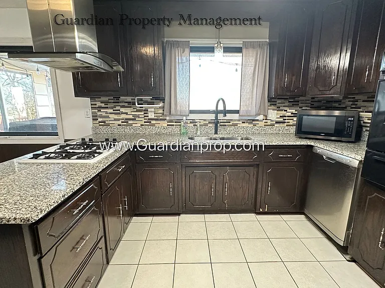 3304 Skyview Dr — Photo 6