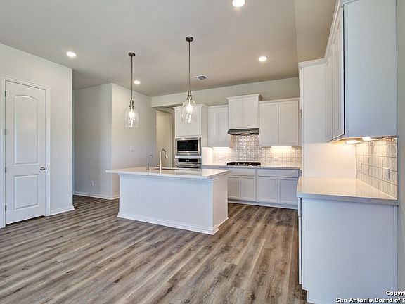 3rd image of 13539 Valjean Avenue