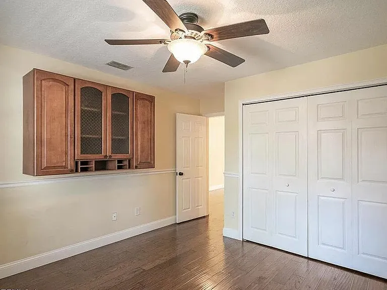 905 Quincy Ct — Photo 15