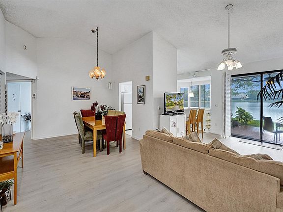 4th image of 404 NW 97th Avenue #404