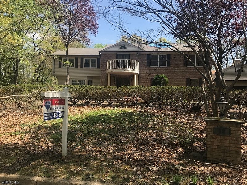 1st image of 12 Vaughn Dr