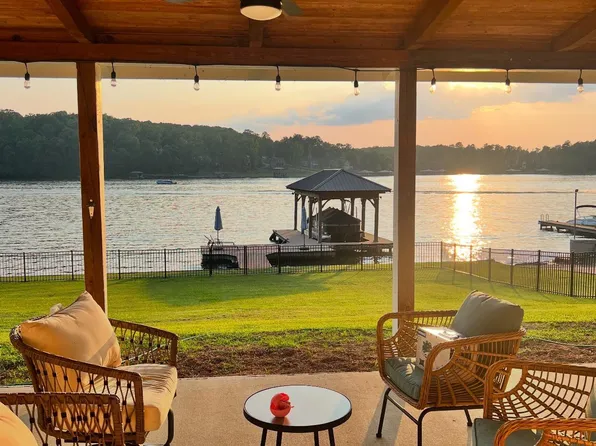 282 Horseshoe Cir, Talladega, AL 35160