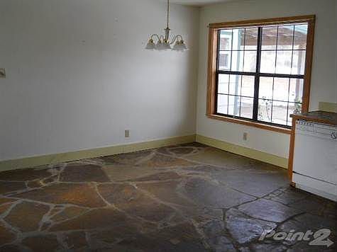 5th image of 607 Eve St S