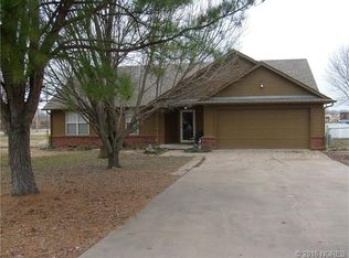 25992 S Gregory Dr, Claremore, OK 74019