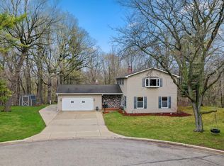 2555 Little Creek Ln, Green Bay, WI 54311