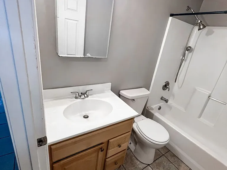 104 1st Ave NE #B — Photo 6