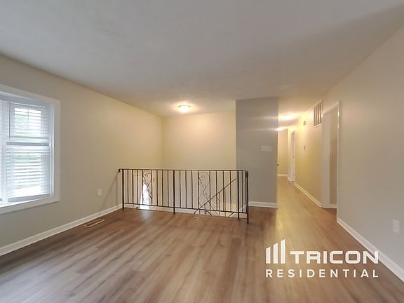 3rd image of 1350 Redwood Cir