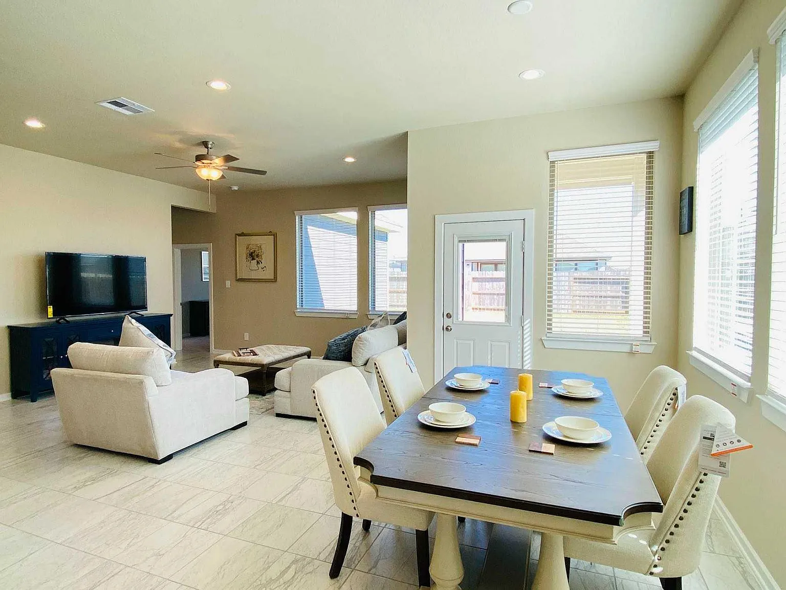4 bed, 1915 sqft, $4,200 — Photo 2