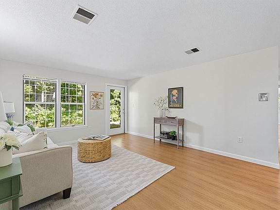 5th image of 20 Walden Dr APT 16