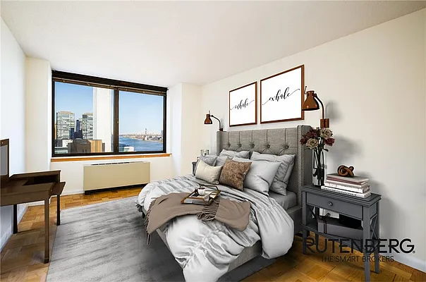Sold by R New York | media 3