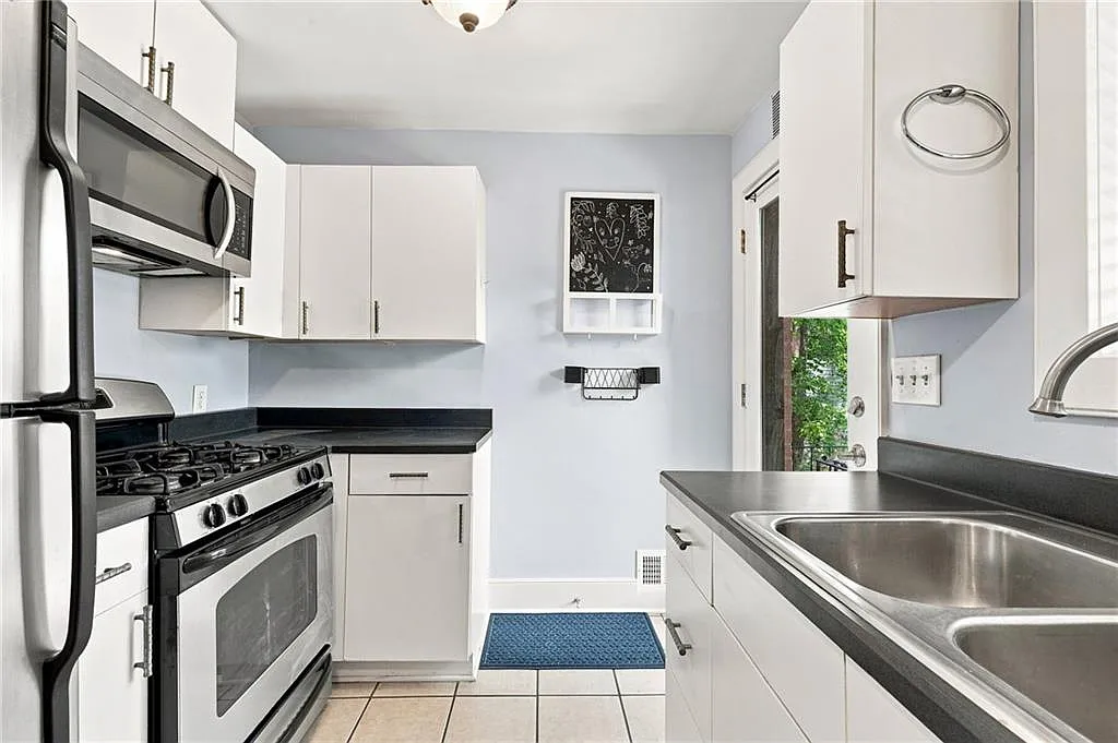 2 bed, 1.0 bath, 1020 sqft, $2,000 — Photo 3