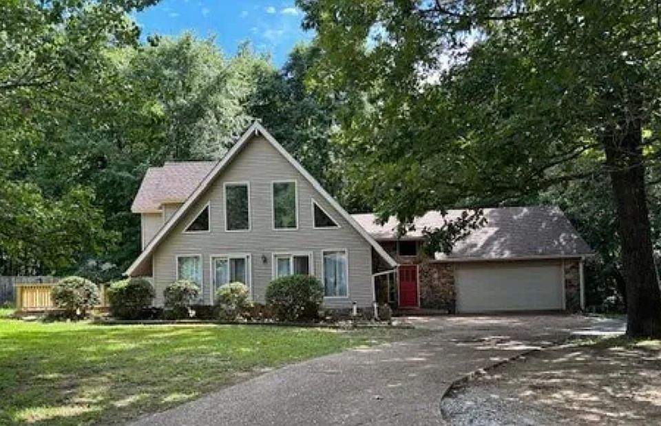 1st image of 3213 Springwood Dr