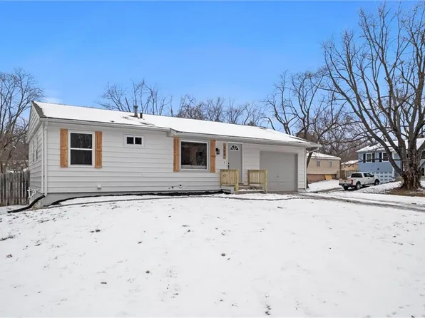 560 N Powahatan Dr, Independence, MO 64056