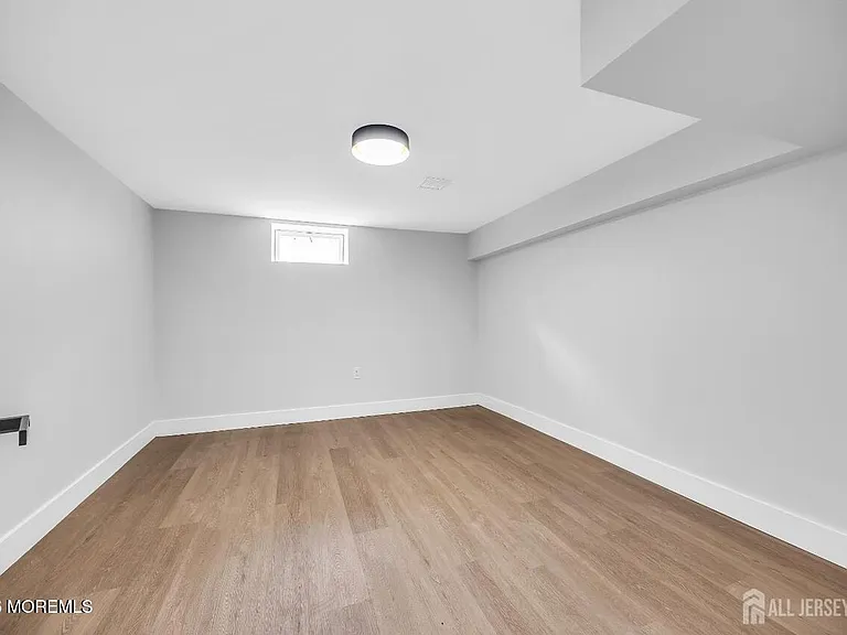 210 Parkview Ter — Photo 4