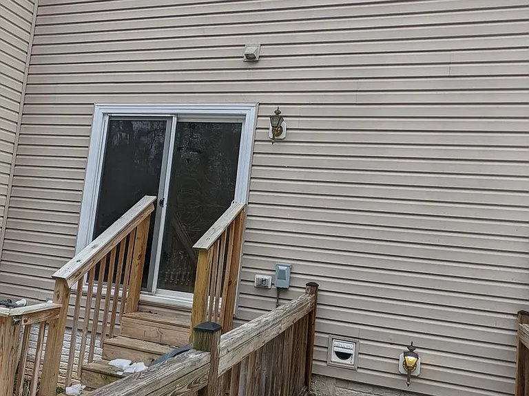 829 Gallows Ct — Photo 32