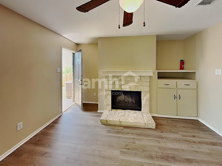 1704 Diamond Lake Trl — Photo 6