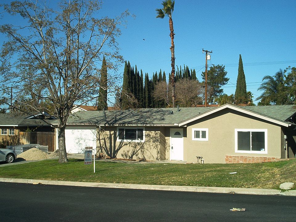 1st image of 711 Calle Clavel