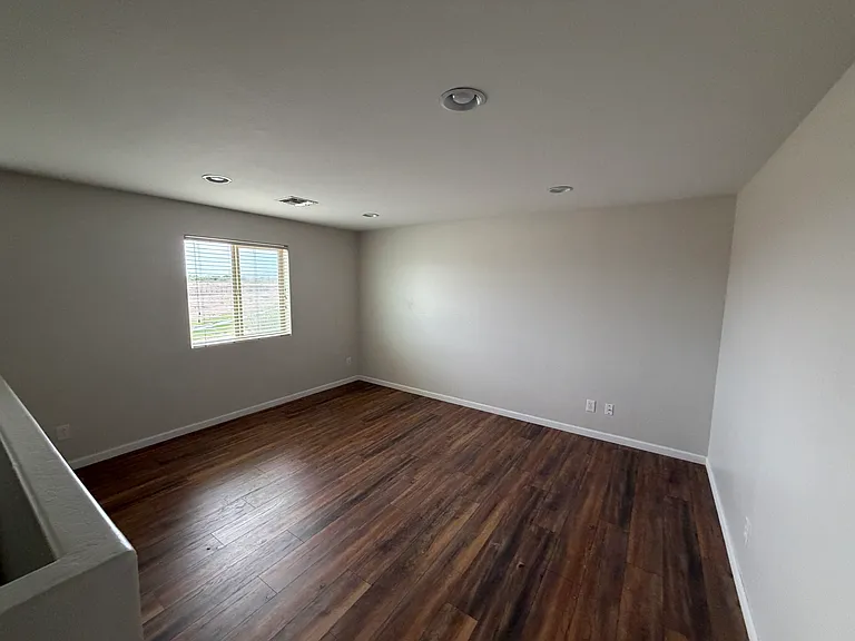 6906 S 78th Dr — Photo 15