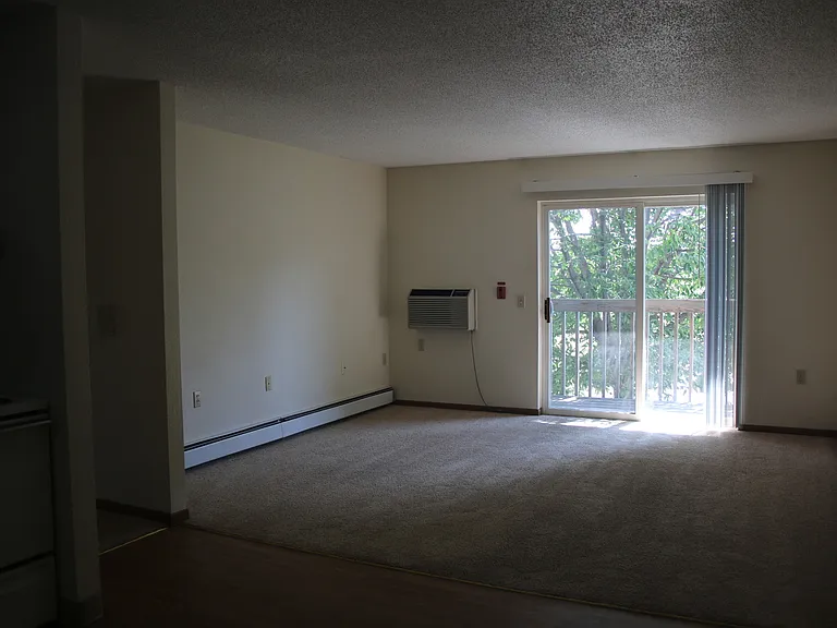 Fox Valley Meadows Apartments — Photo 13