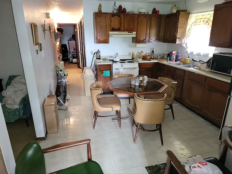 128 Van Buren St — Photo 3