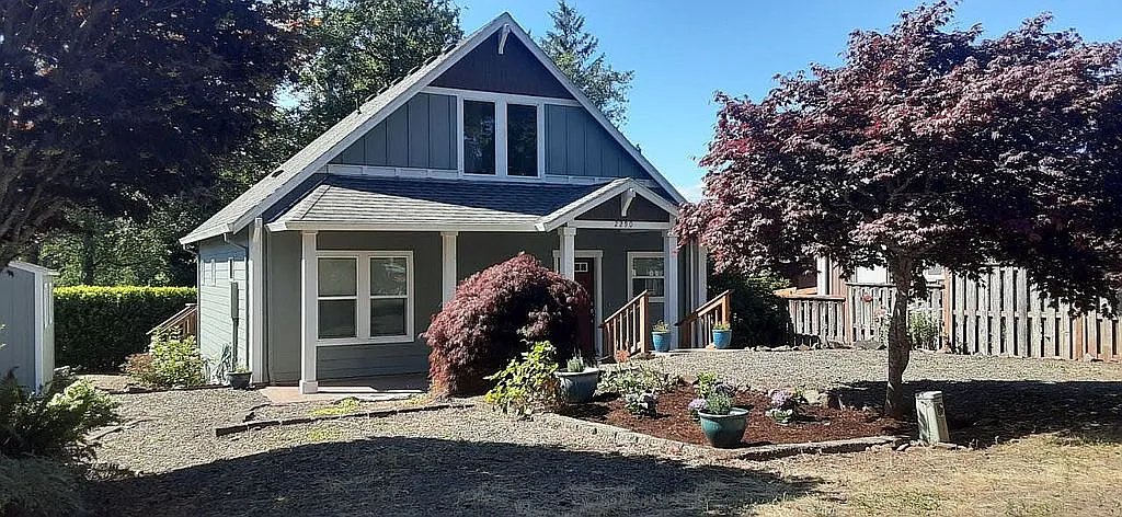 2290 Martin Ave W photo 1