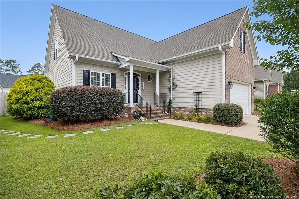 4 bed, 2437 sqft, $2,100 — Photo 2