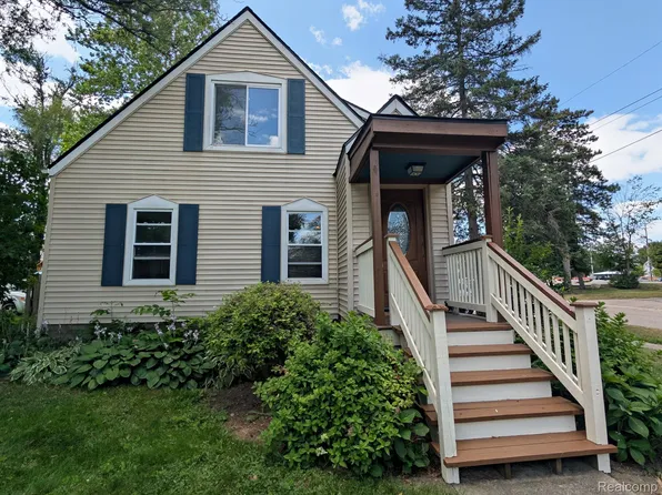 11802 Stuart St, Grand Blanc, MI 48439