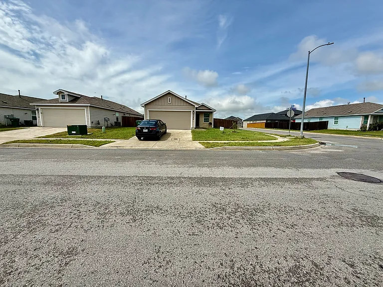 9206 Griffith Run — Photo 4