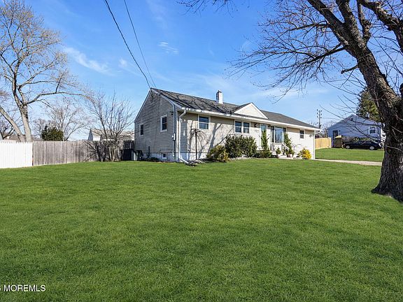 2nd image of 702 W Lawn Dr