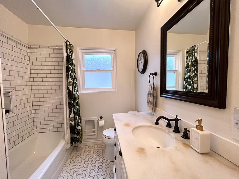 4405 Santa Monica Ave — Photo 9