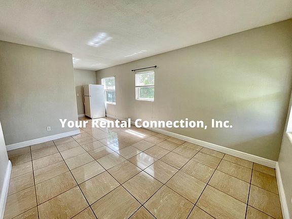 4th image of 1051 Pineview Pl