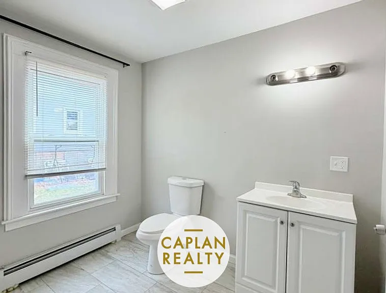 73 Chamberlain St #B — Photo 9