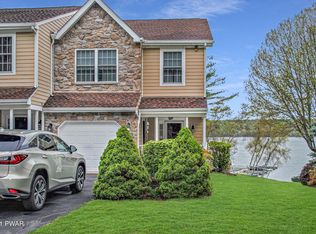 138 White Pines Dr, Greentown, PA 18426