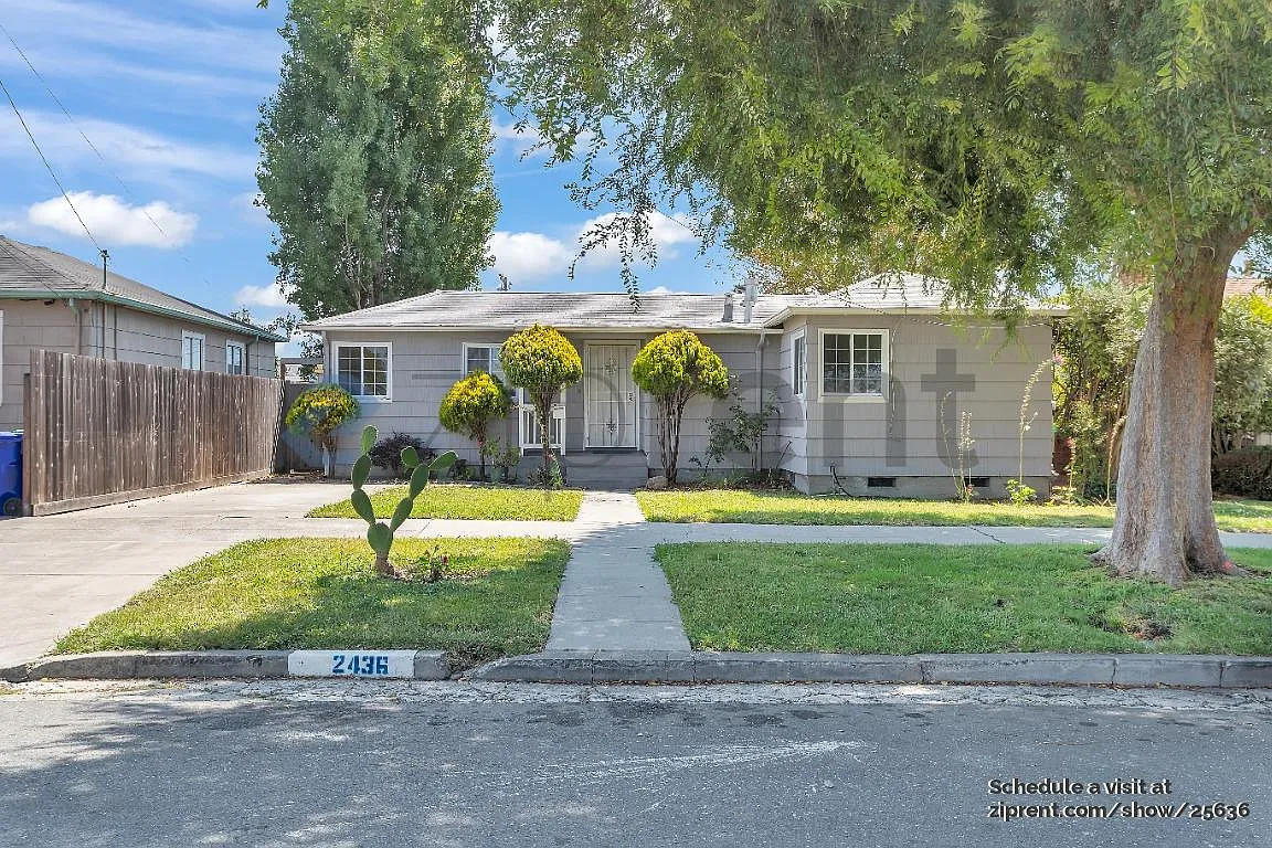 3 bed, 840 sqft, $3,045 — Photo 1