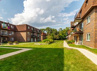 9364 Golf Rd APT 3B, Des Plaines, IL 60016