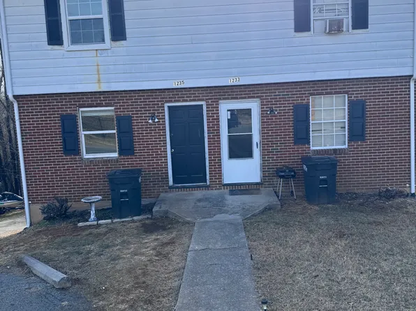 1235 Ruddell Rd #2, Vinton, VA 24179