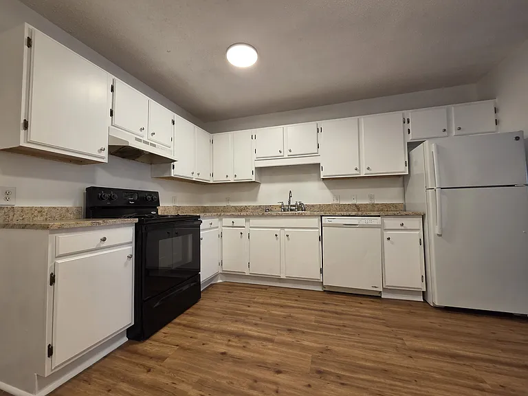 1036 Jessamine Trl — Photo 4