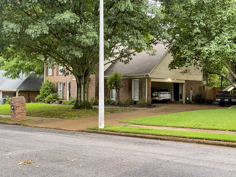 743 Grovewood Dr — Photo 3